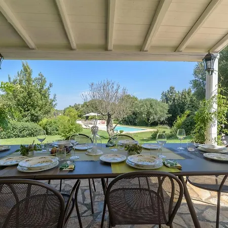 Sleeps 6 Pool Wifi Vila