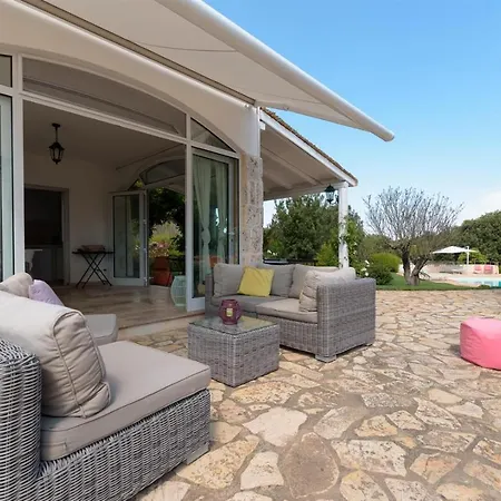 Sleeps 6 Pool Wifi